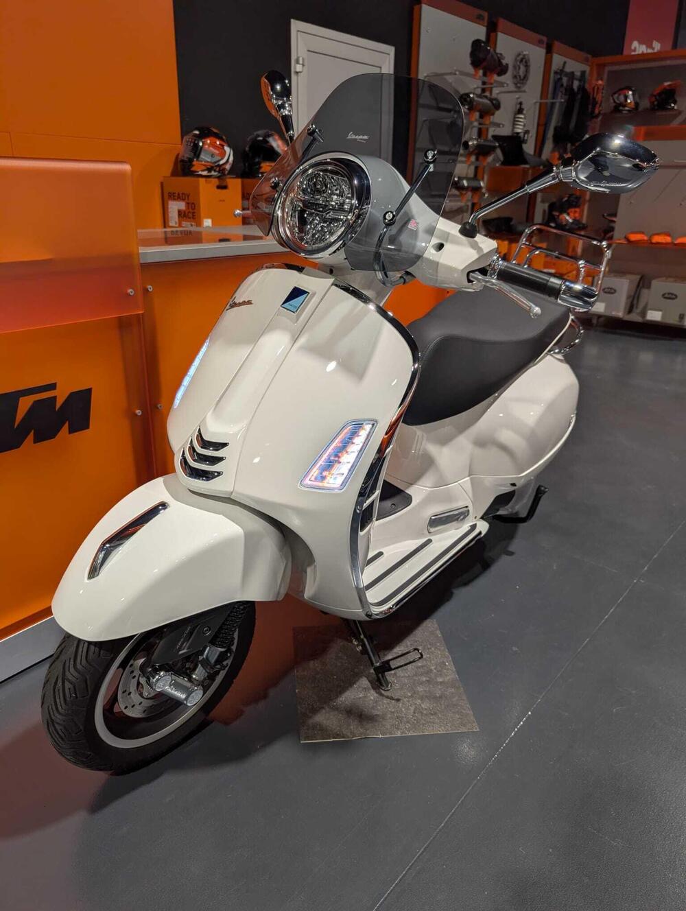 Vespa GTS 300 Super (2023 - 24) (3)