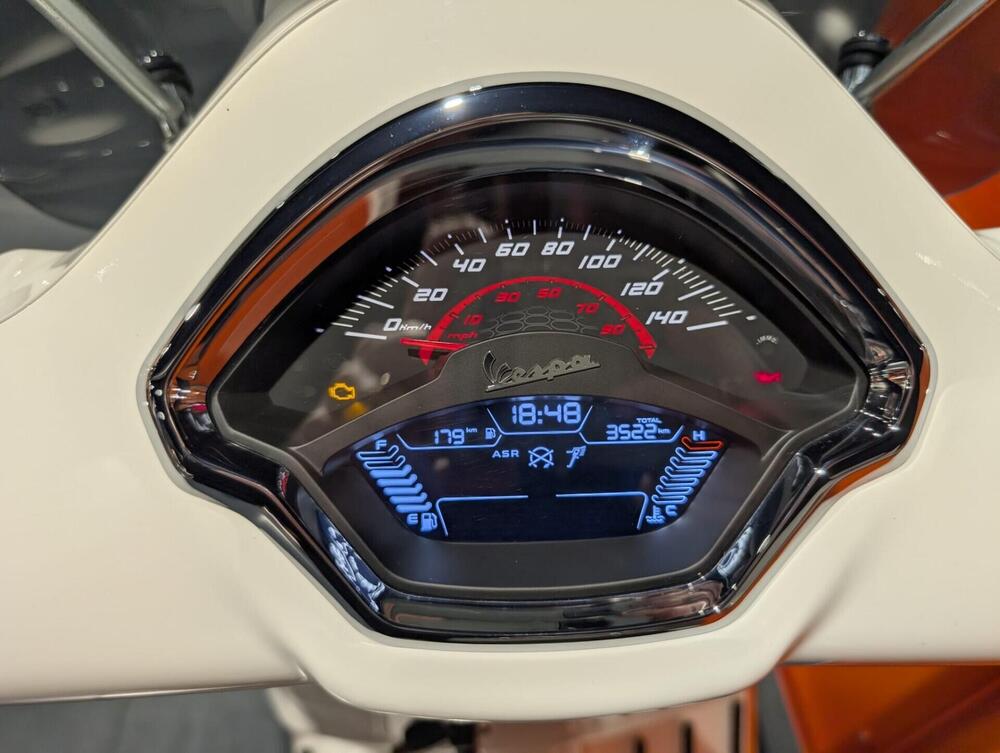 Vespa GTS 300 Super (2023 - 24) (4)