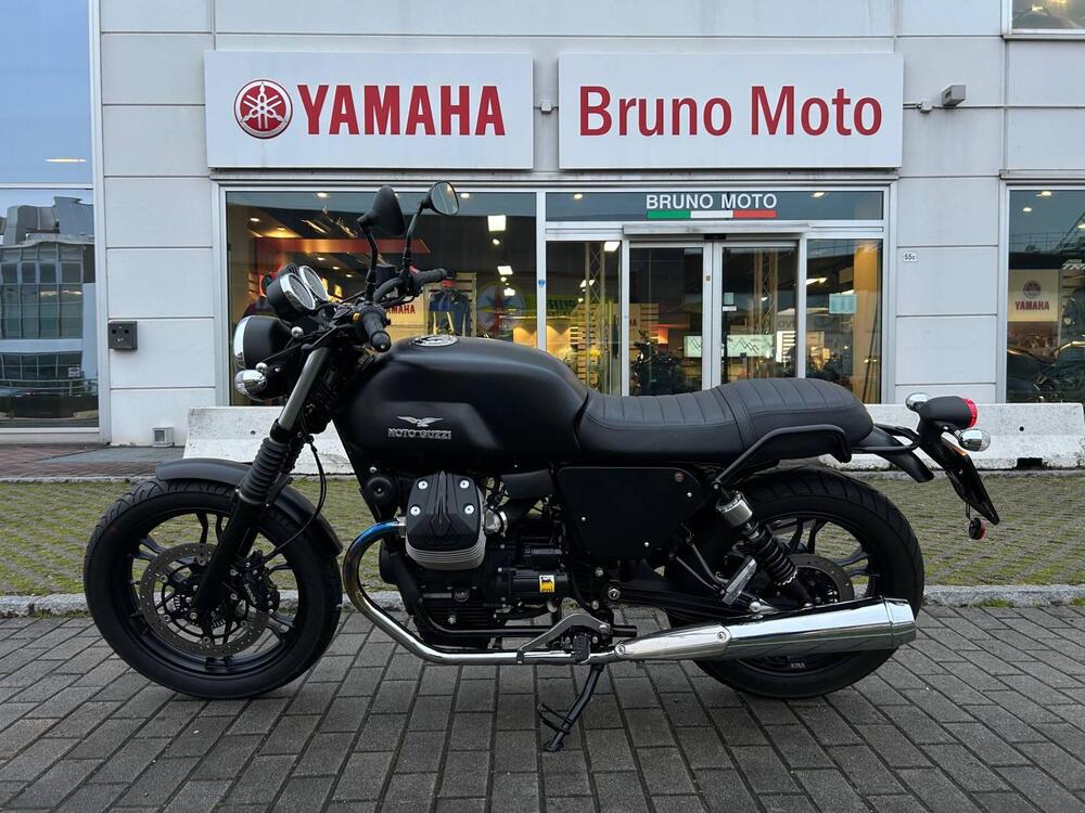 Moto Guzzi V7 II Stone (2015 - 17) (2)