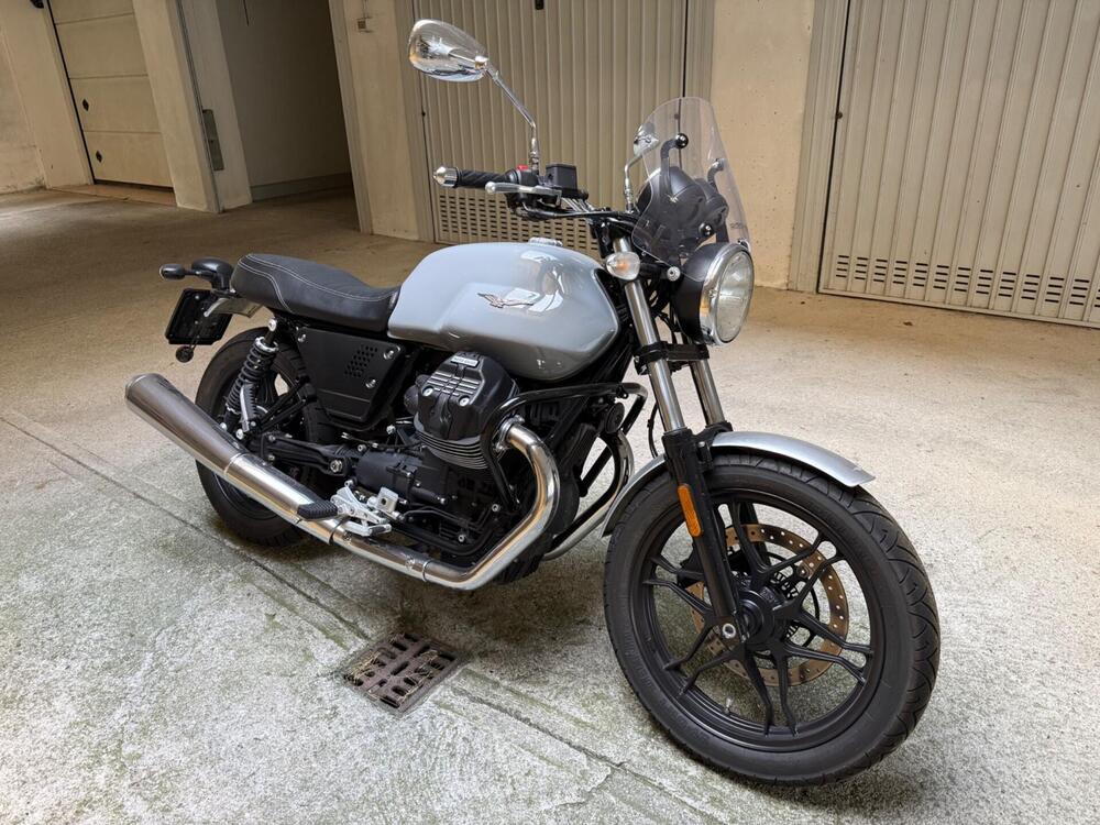 Moto Guzzi V7 III Milano (2018 - 20) (2)