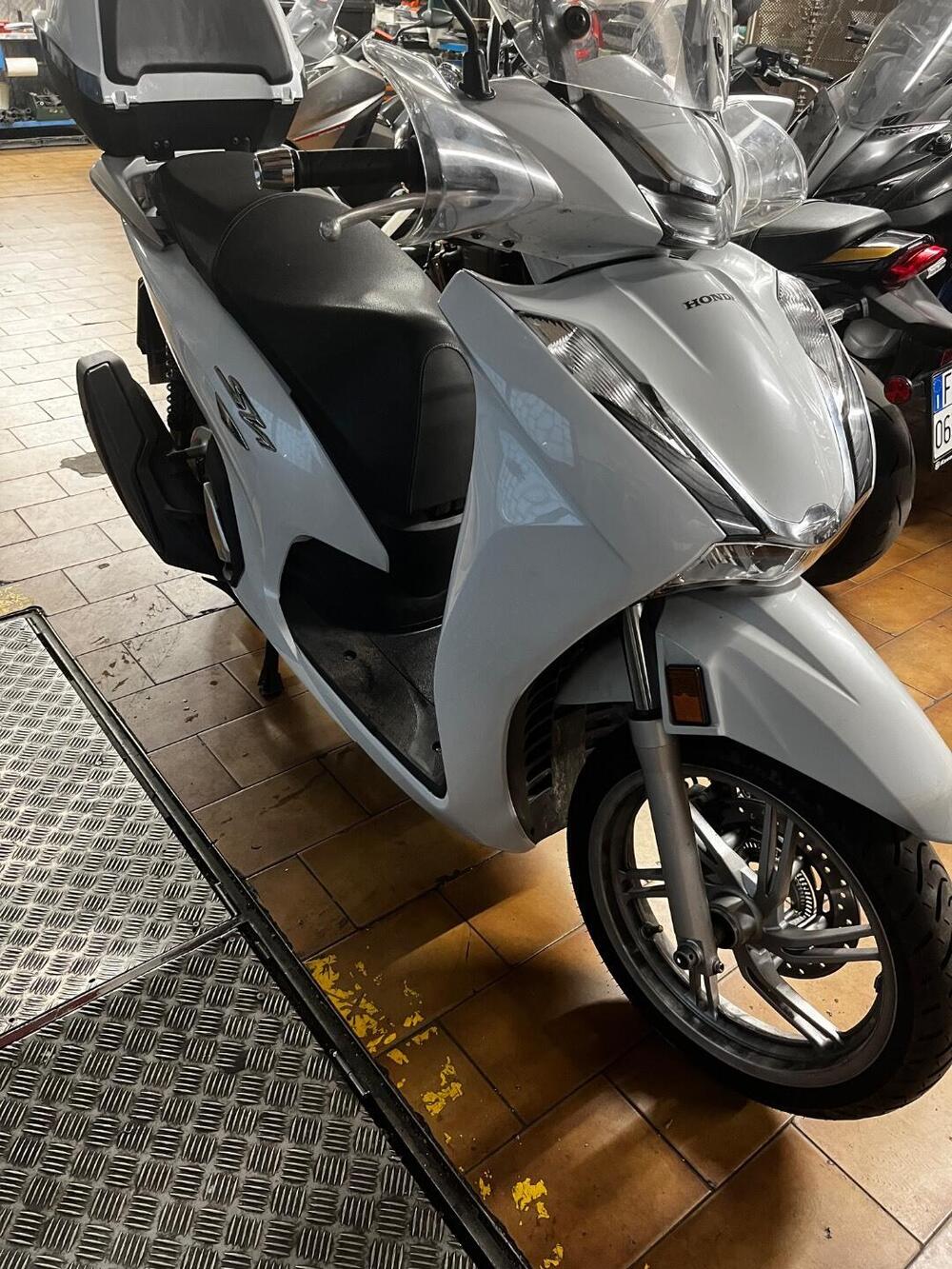 Honda SH 350 (2021 - 24) (3)