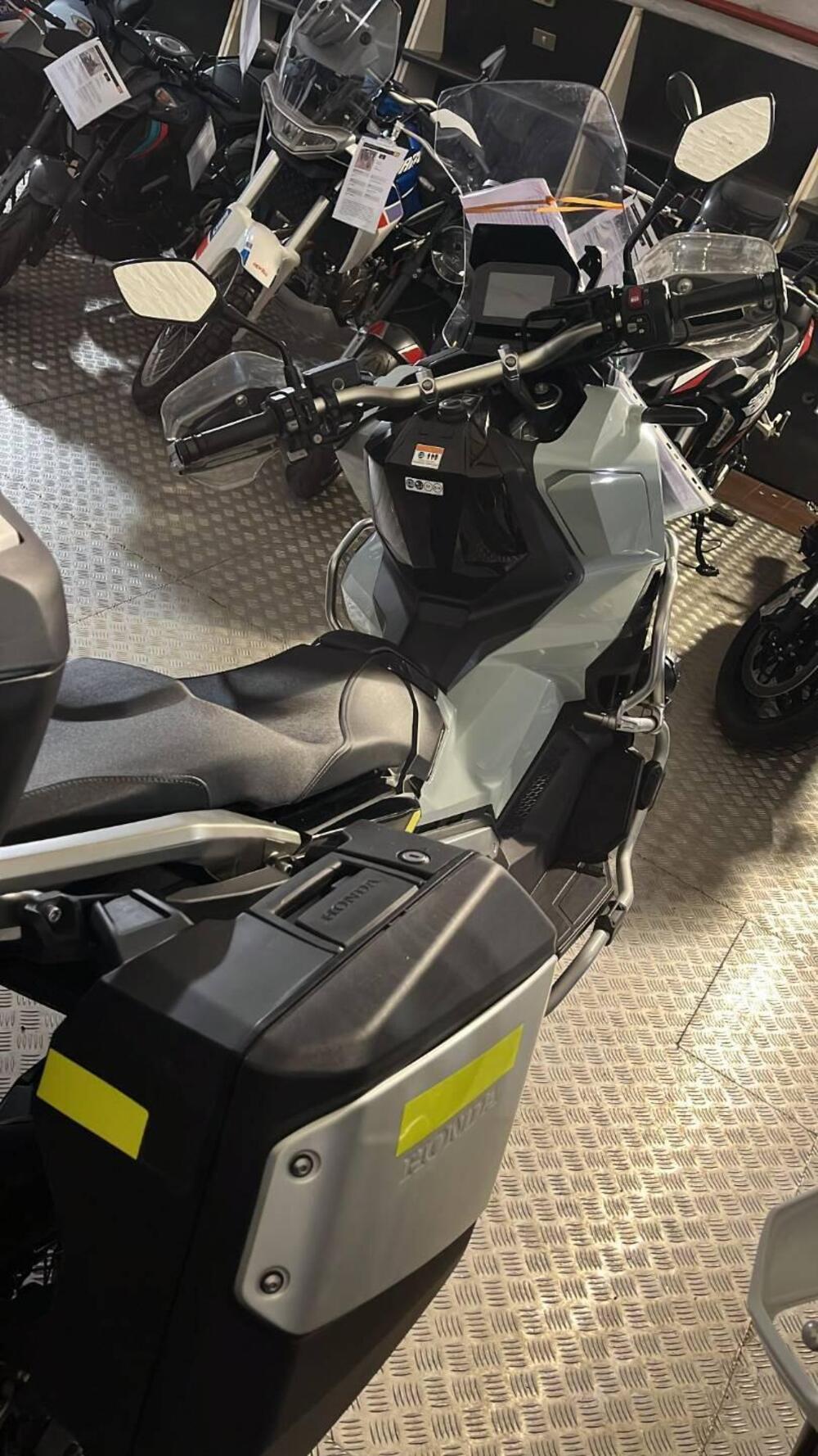 Honda X-ADV 750 DCT Travel (2021 - 24) (2)