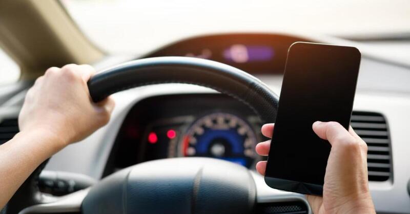 Ecco un nuovo dispositivo anti-smartphone alla guida. Bello ma non basta