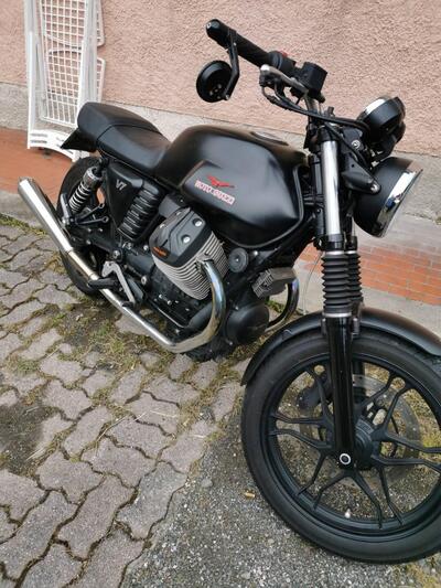 Moto Guzzi V7 Stone (2012 - 15) usata