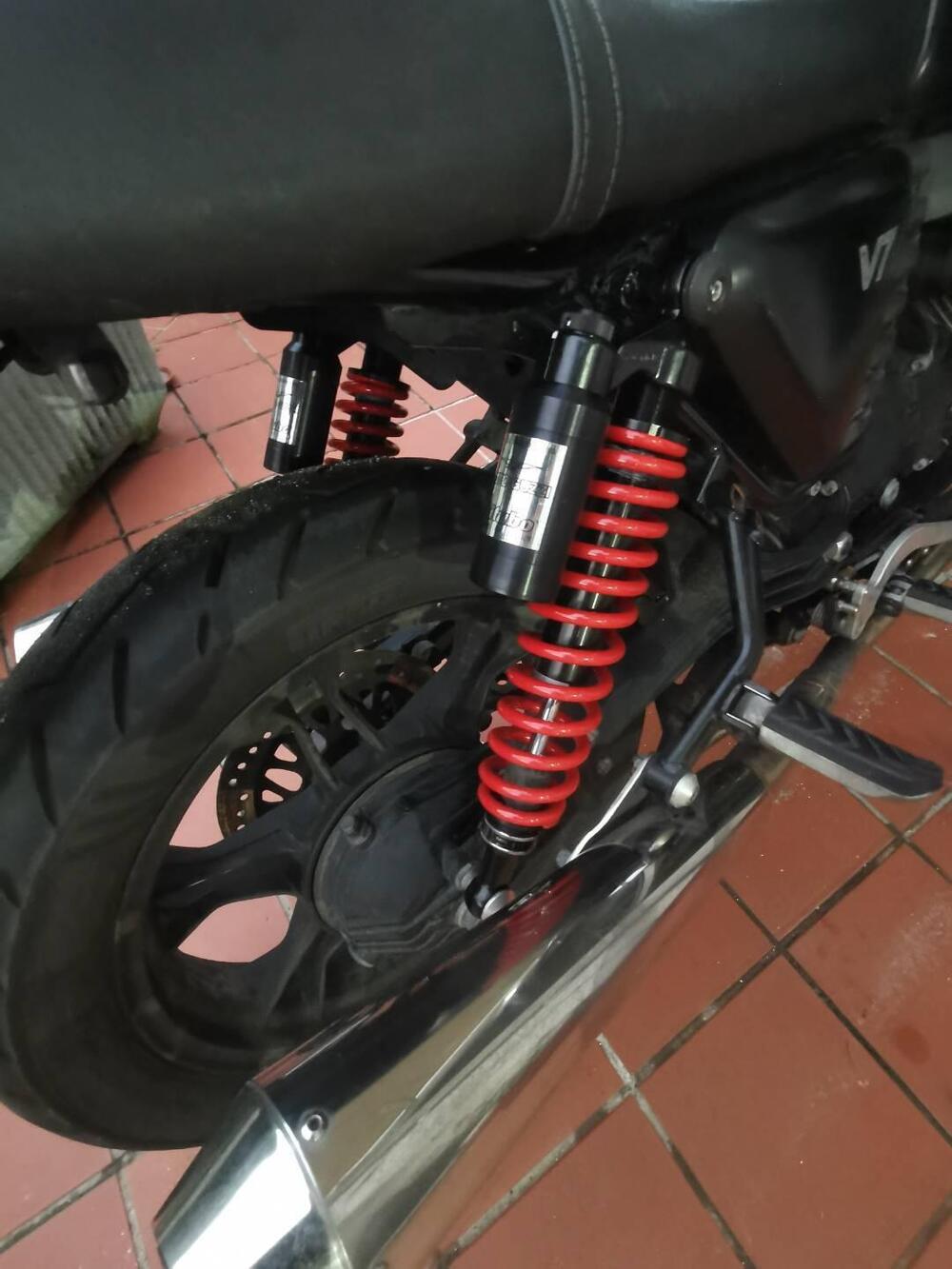 Moto Guzzi V7 Stone (2012 - 15) (6)