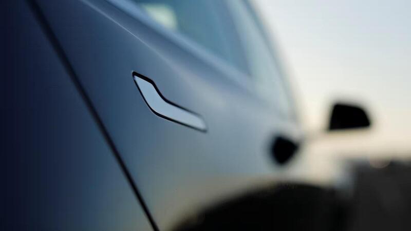 Sicurezza prima del design: la Cina bandisce le maniglie a scomparsa