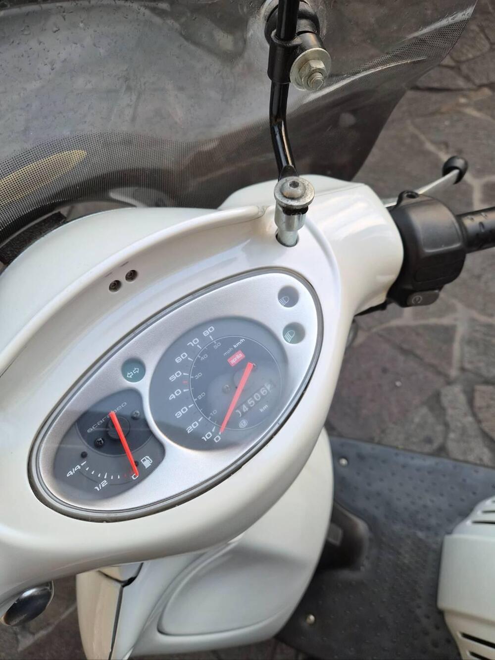 Aprilia Scarabeo 50 4t (2009 - 12) (2)