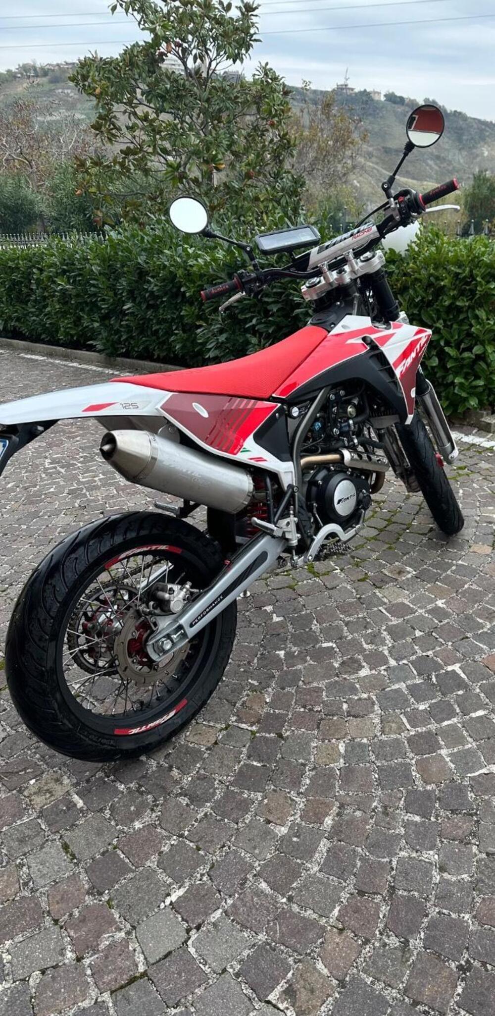 Fantic Motor XMF 125 Motard Performance 4T (2023 - 24) (2)