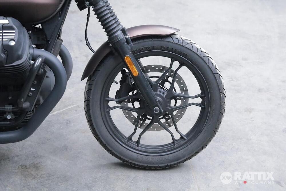 Moto Guzzi V7 III Stone (2017 - 20) (9)