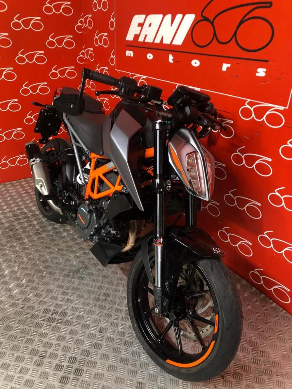 KTM 125 Duke (2021 - 23) (2)