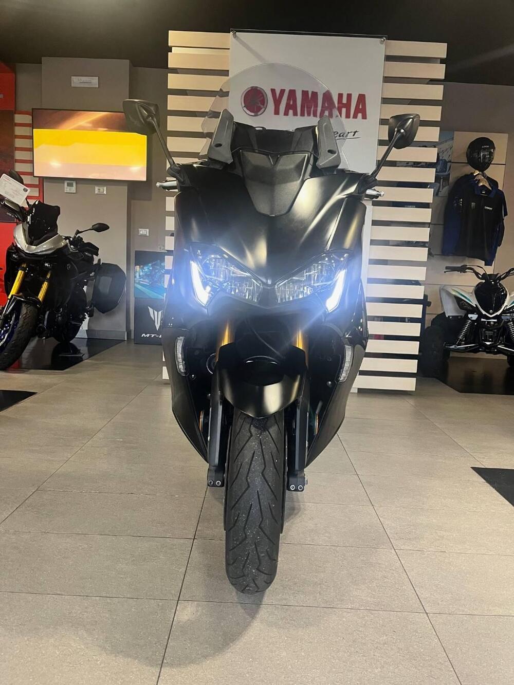 Yamaha T-Max 560 Tech Max (2021) (6)