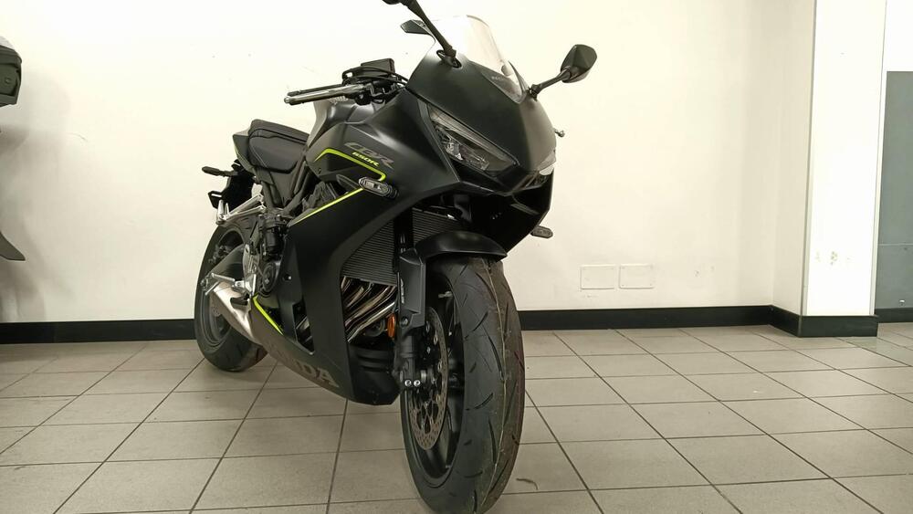 Honda CBR 650 R E-Clutch (2024 - 26) (7)