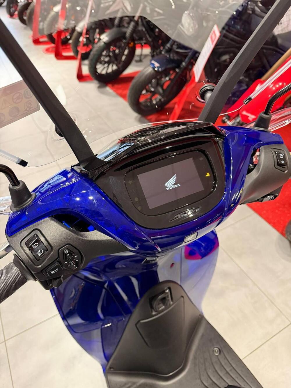 Honda SH 150 Vetro (2026) (4)