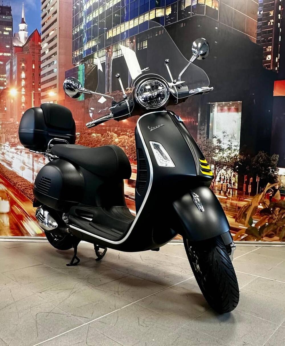Vespa GTS 300 Super Tech (2023 - 24) (2)