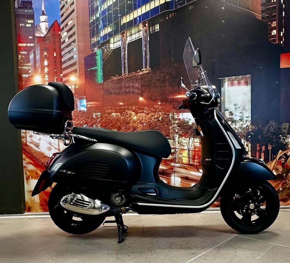 Vespa GTS 300 Super Tech (2023 - 24) (3)