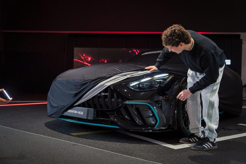 Kimi Antonelli riceve la sua seconda Mercedes da sogno: solo 200 al mondo e potenza da 612 CV