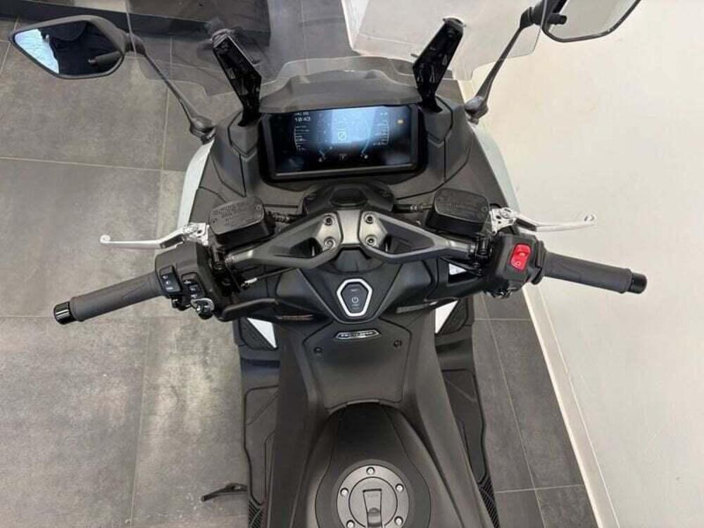 Yamaha T-Max 560 Tech Max (2025 - 26) (5)