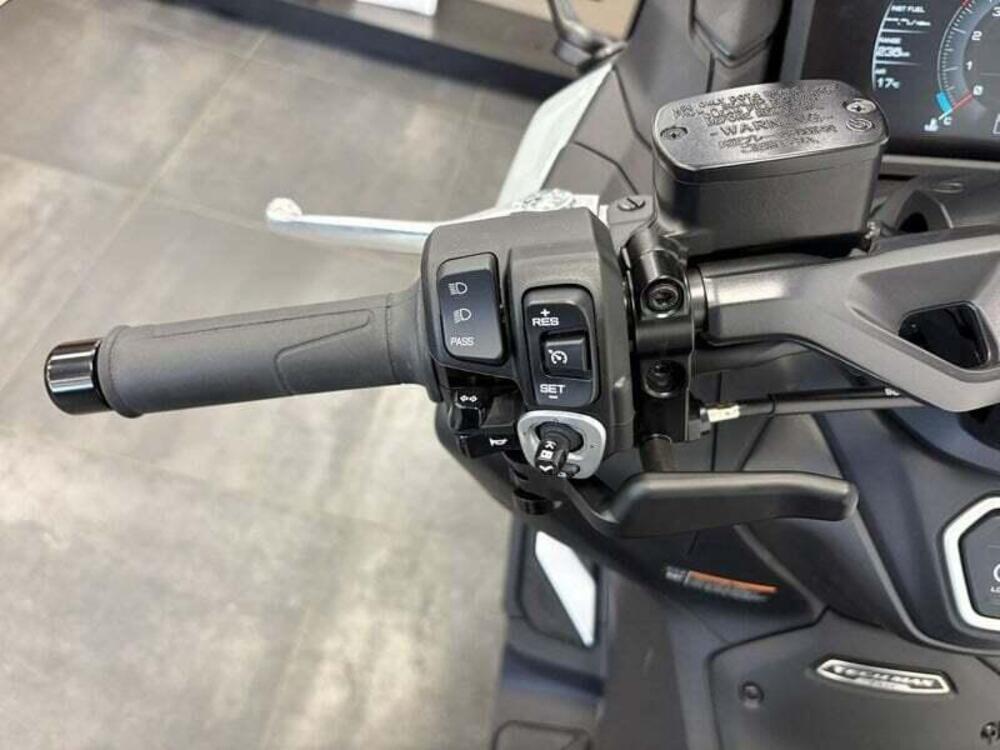 Yamaha T-Max 560 Tech Max (2025 - 26) (6)