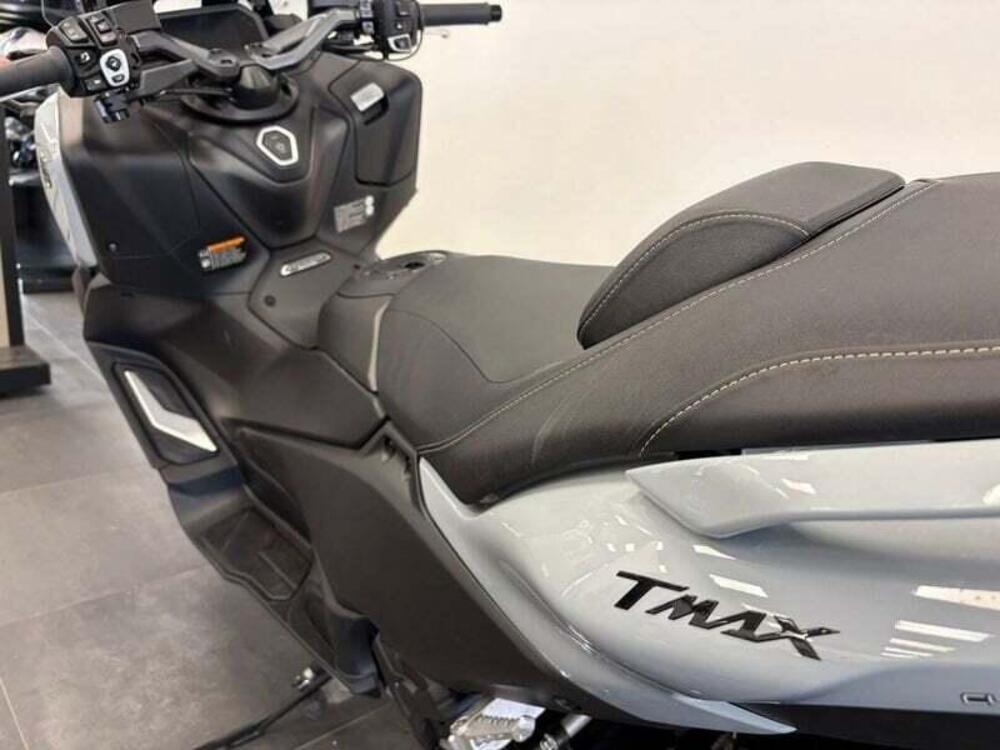 Yamaha T-Max 560 Tech Max (2025 - 26) (8)