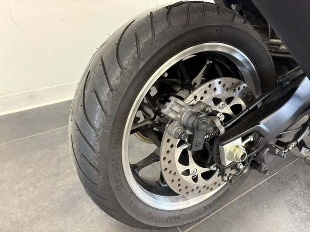 Yamaha T-Max 560 Tech Max (2025 - 26) (11)