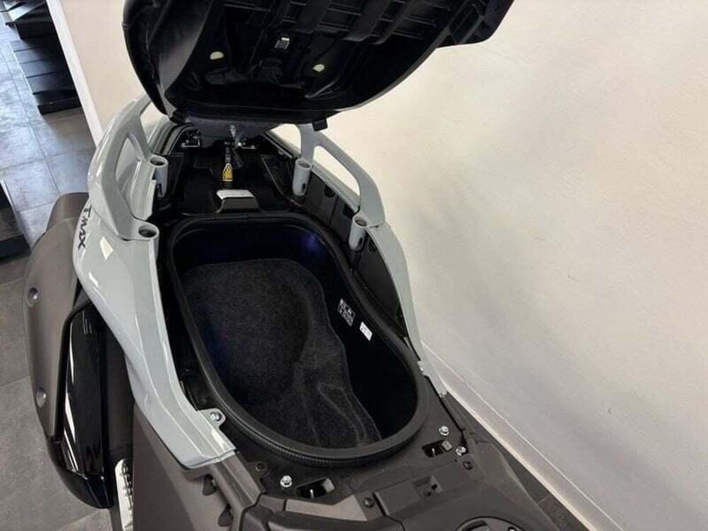 Yamaha T-Max 560 Tech Max (2025 - 26) (12)