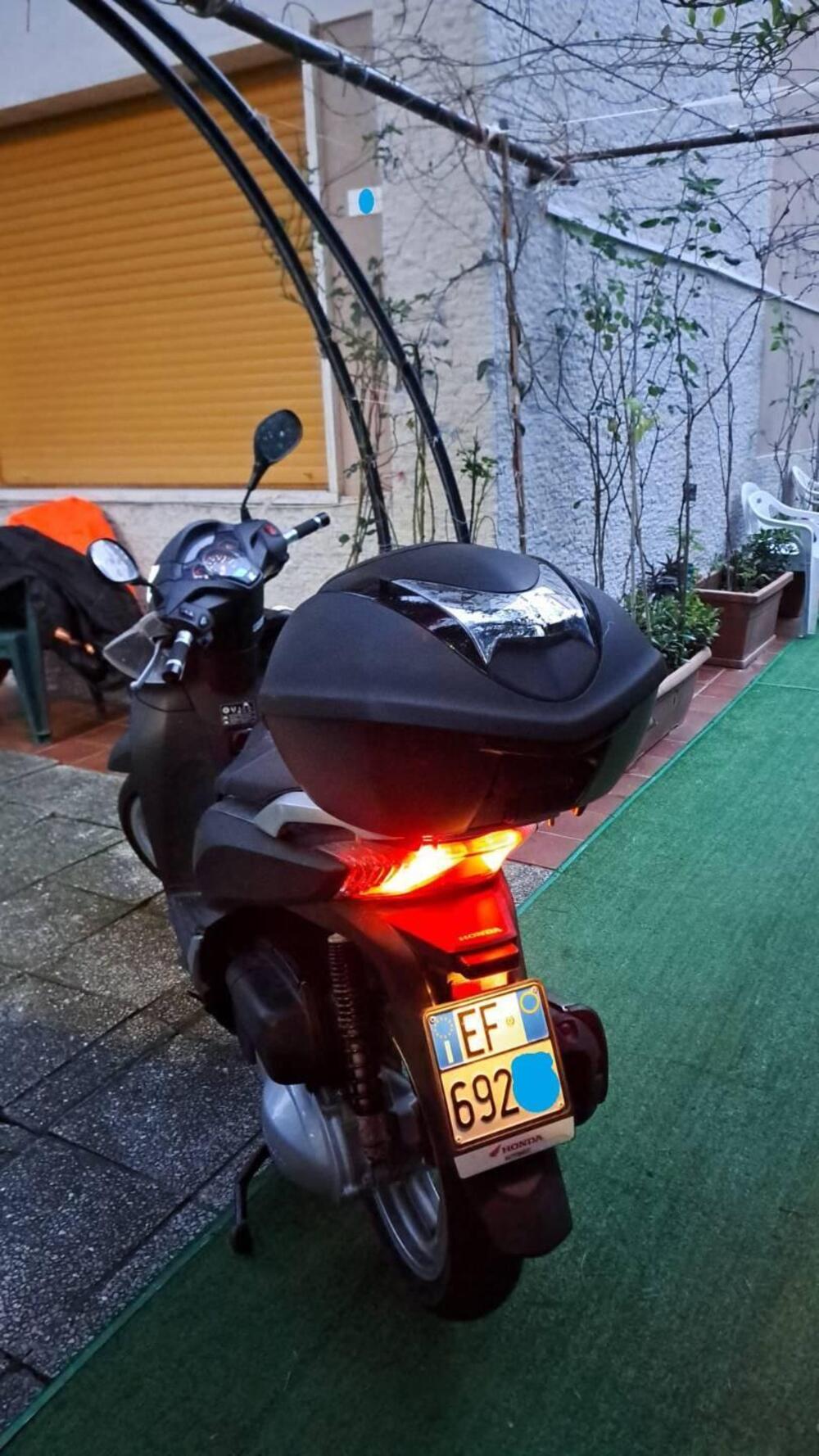 Honda SH 300 i ABS (2016 - 20) (4)