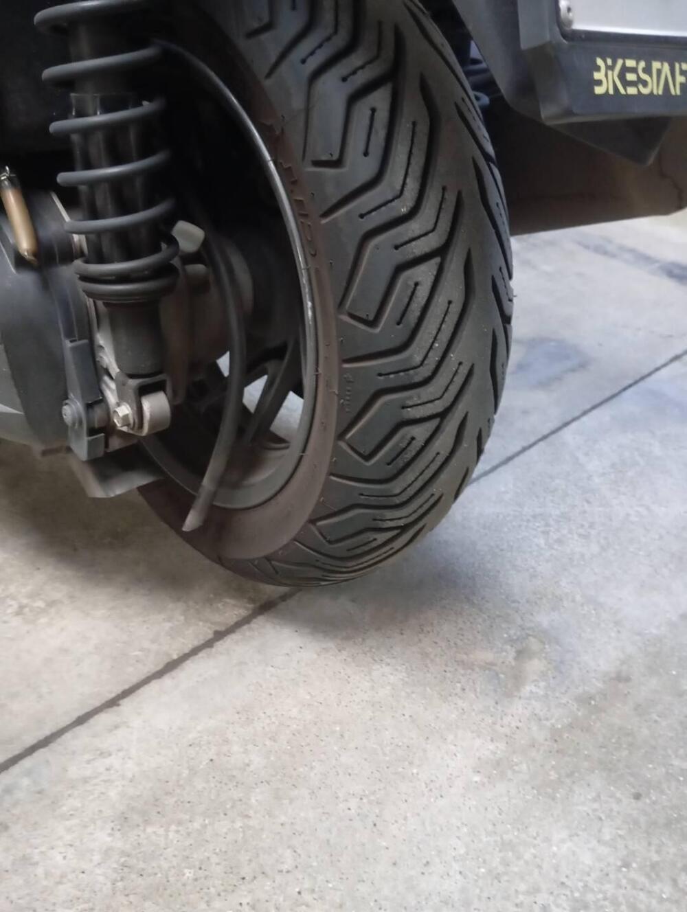 Yamaha X-Max 400 Iron Max (2019 - 20) (7)