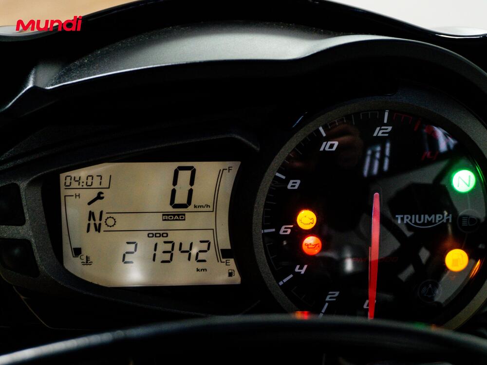 Triumph Street Triple 765 R (2023 - 26) (12)