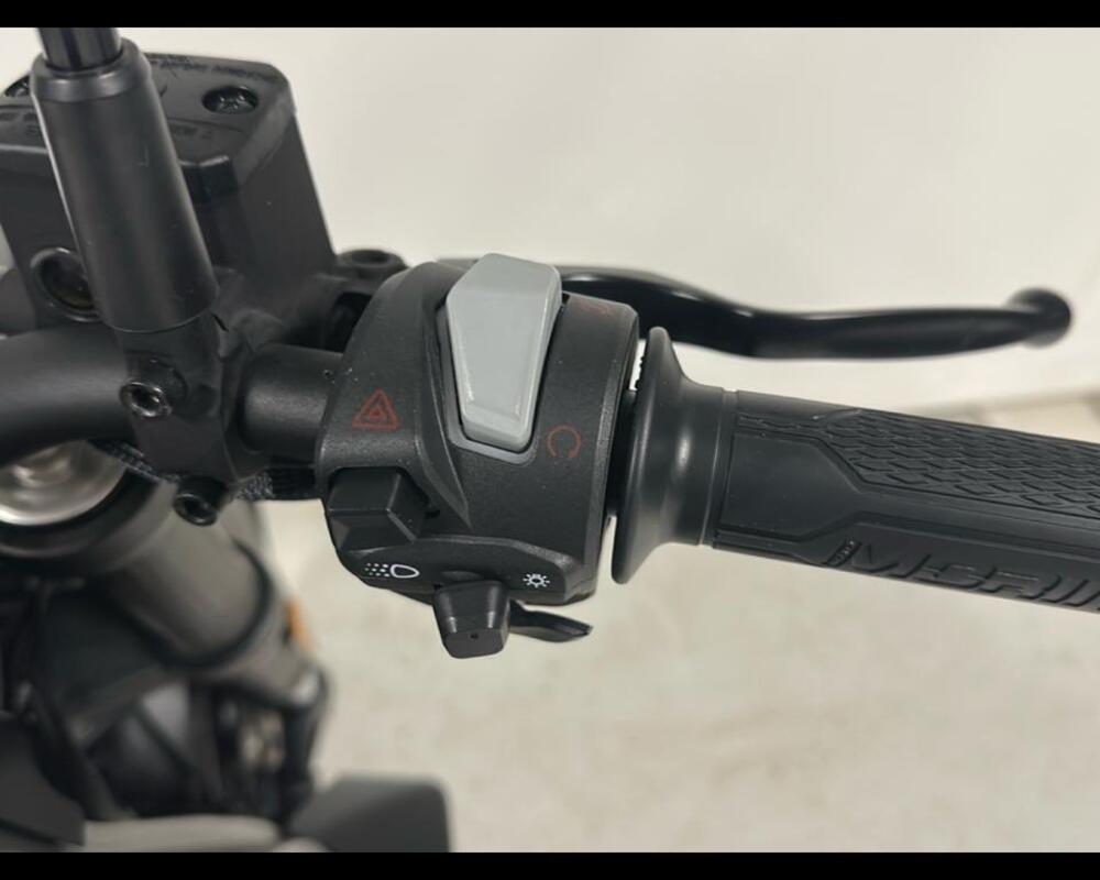 Moto Morini SEIEMMEZZO STR (2022 - 26) (13)