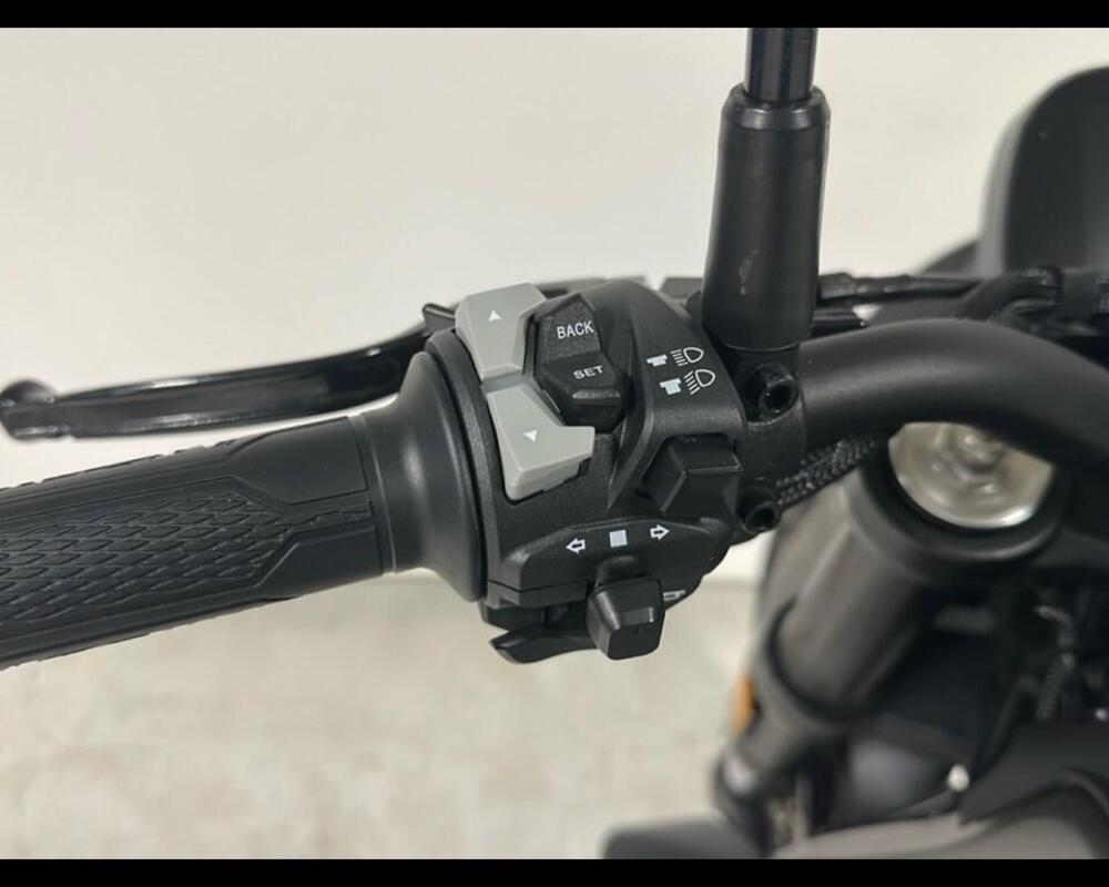 Moto Morini SEIEMMEZZO STR (2022 - 26) (12)