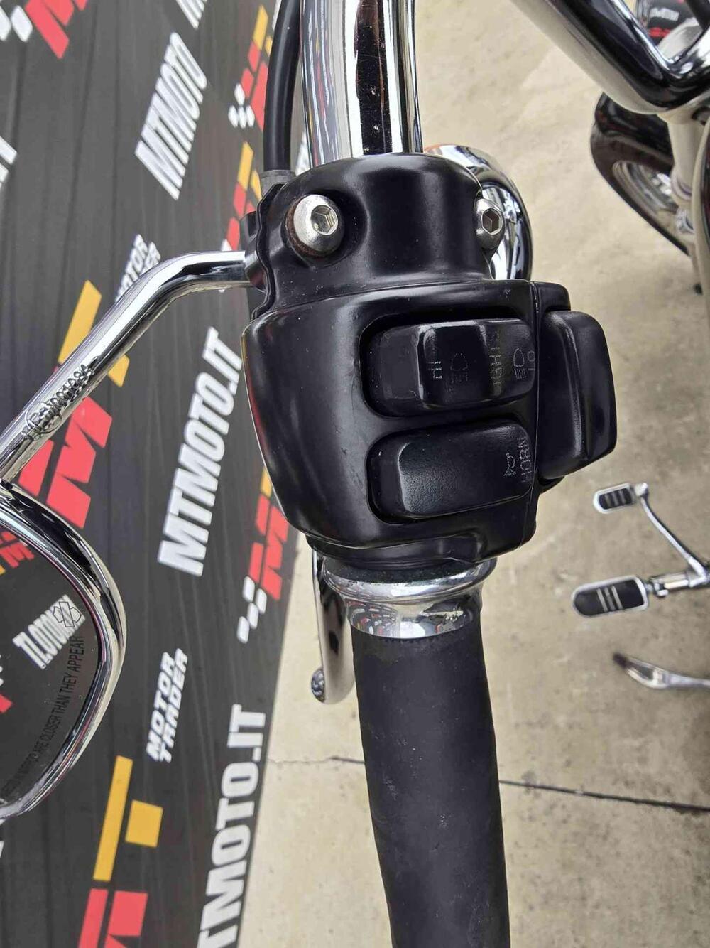 Harley-Davidson 883 Custom (2006 - 07) - XL 883C (17)