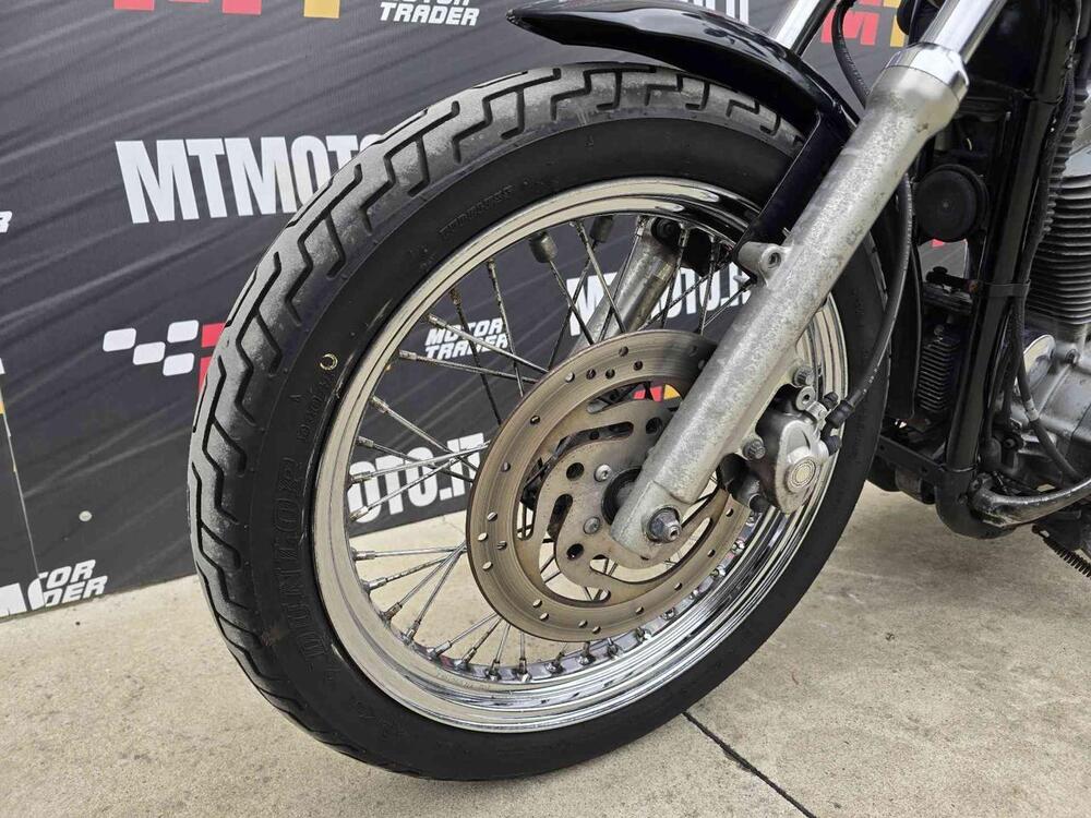 Harley-Davidson 883 Custom (2006 - 07) - XL 883C (23)