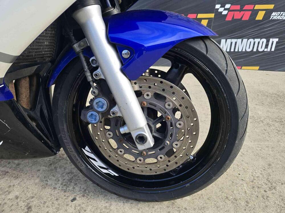 Yamaha YZF R6 (2001 - 02) (6)