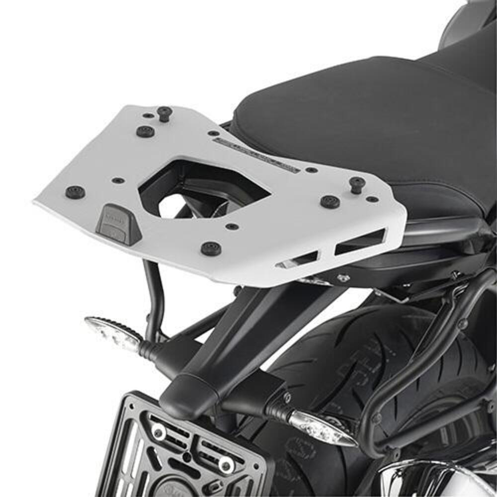 GIVI SRA5117 Attacco posteriore in alluminio speci