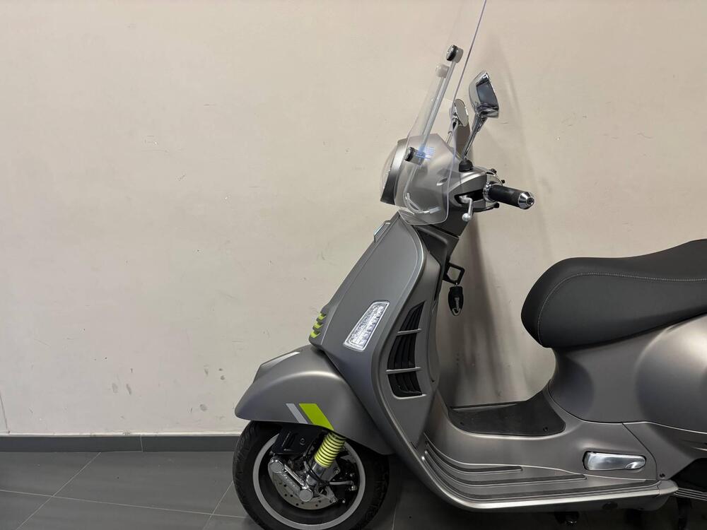 Vespa GTS 300 Super Tech (2023 - 24) (2)