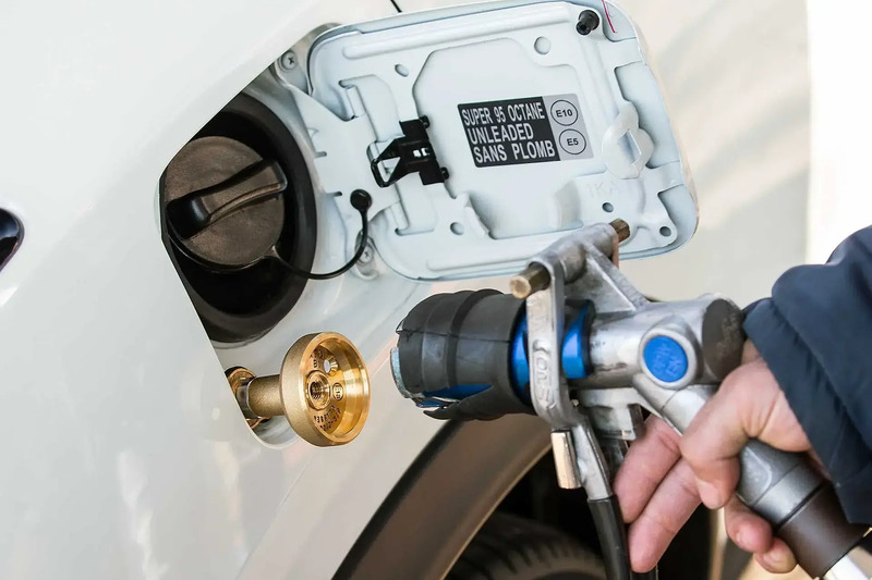 Incentivi auto 2026: niente bonus per le auto nuove, il Governo punta su GPL, metano e colonnine di ricarica