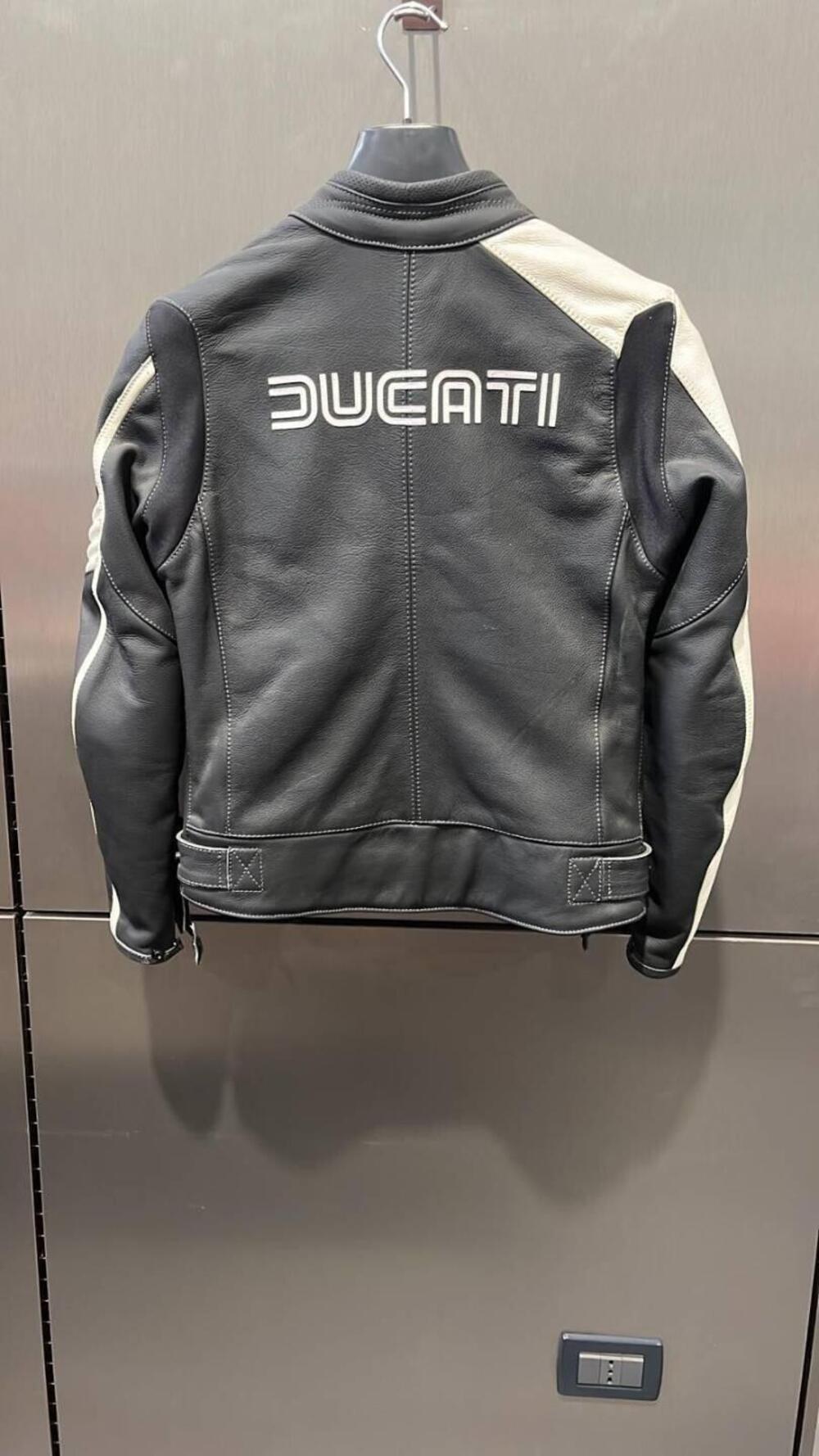 Giacca pelle Ducati Historical 77 taglia 52 (2)