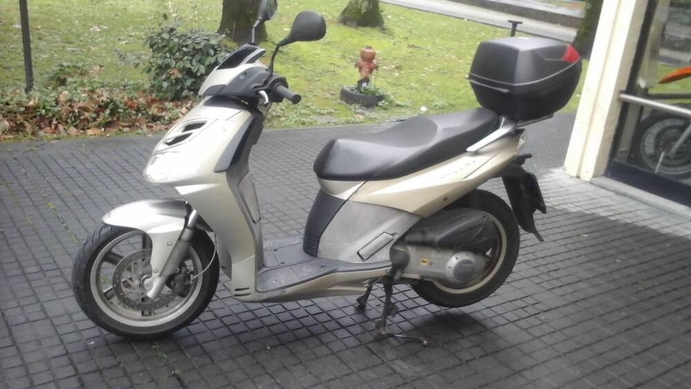 Aprilia Sportcity Cube 125 (2008 - 13) (2)