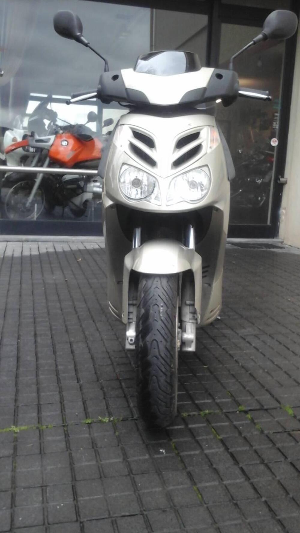 Aprilia Sportcity Cube 125 (2008 - 13) (3)