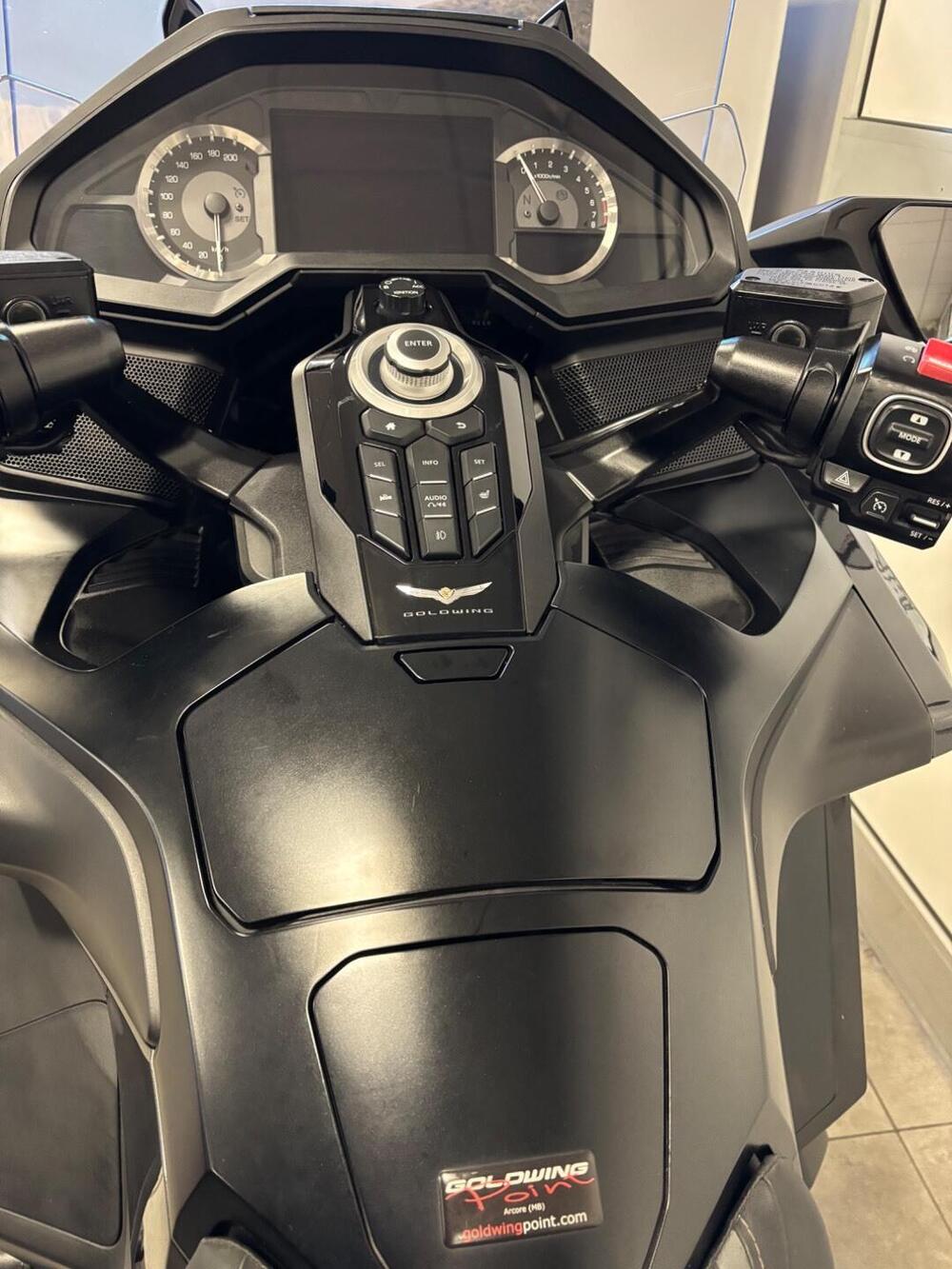 Honda GL 1800 Gold Wing Tour (2021 - 23) (4)