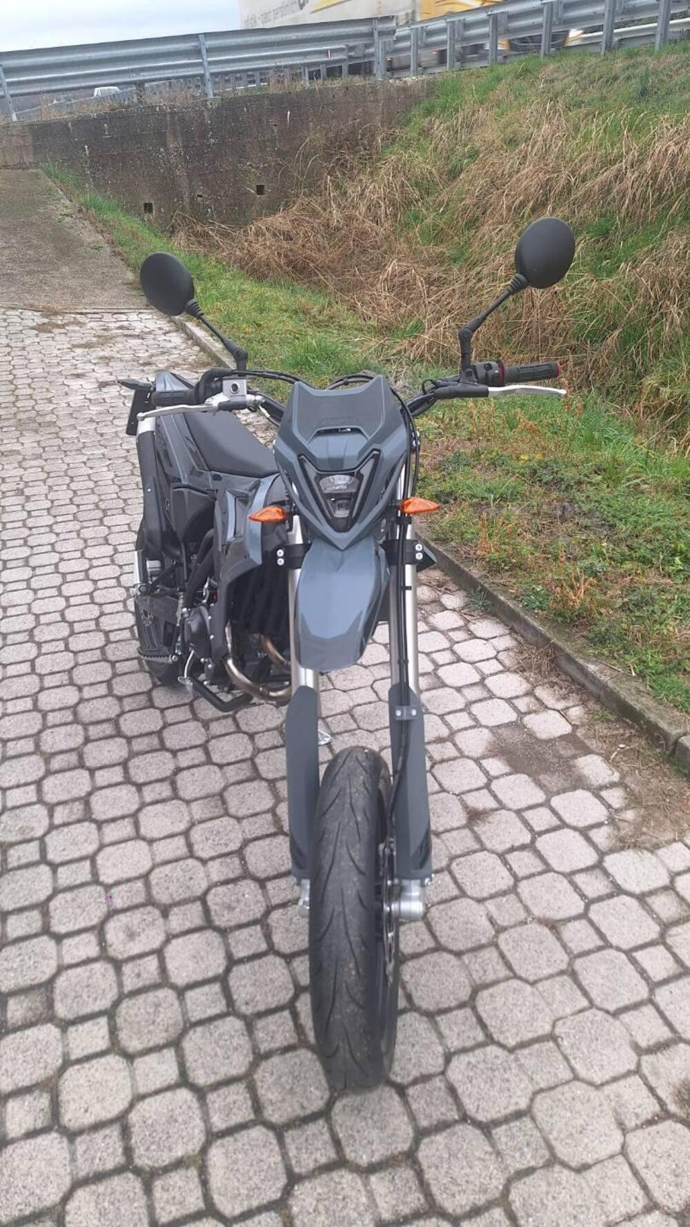 Betamotor RR 125 4T Motard T - X Special Edition (2025 - 26) (2)