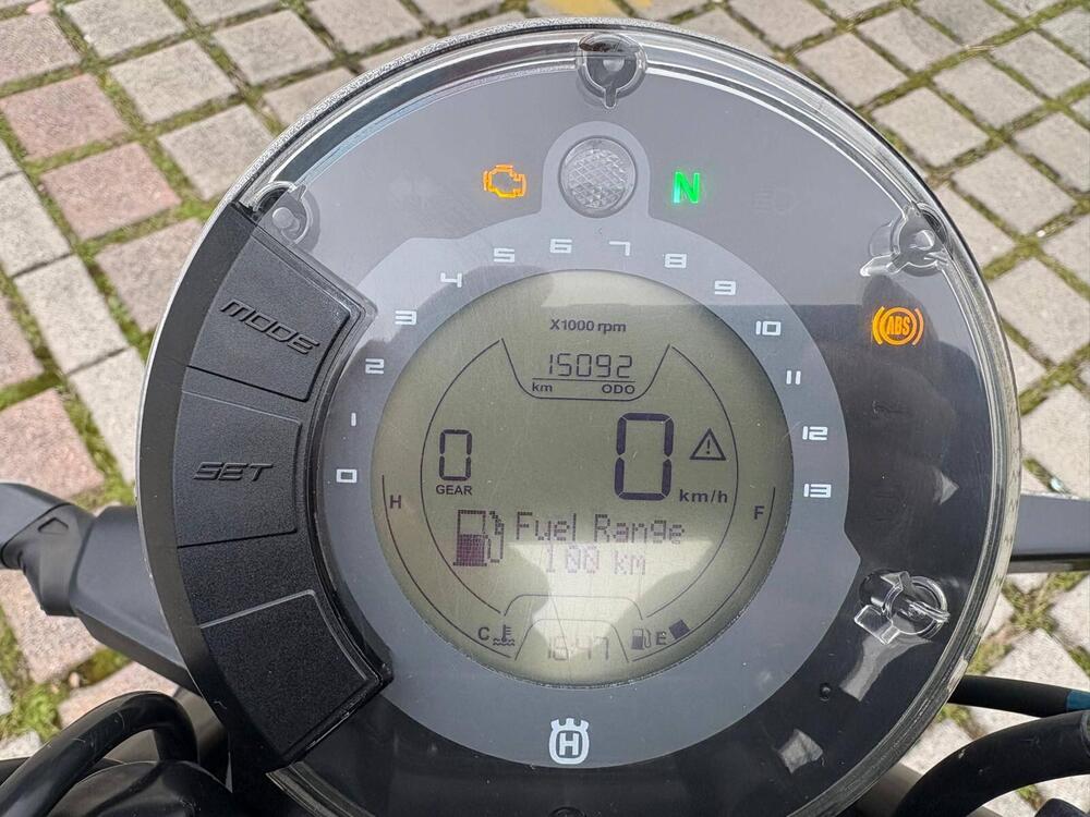 Husqvarna Svartpilen 125 (2021 - 23) (8)