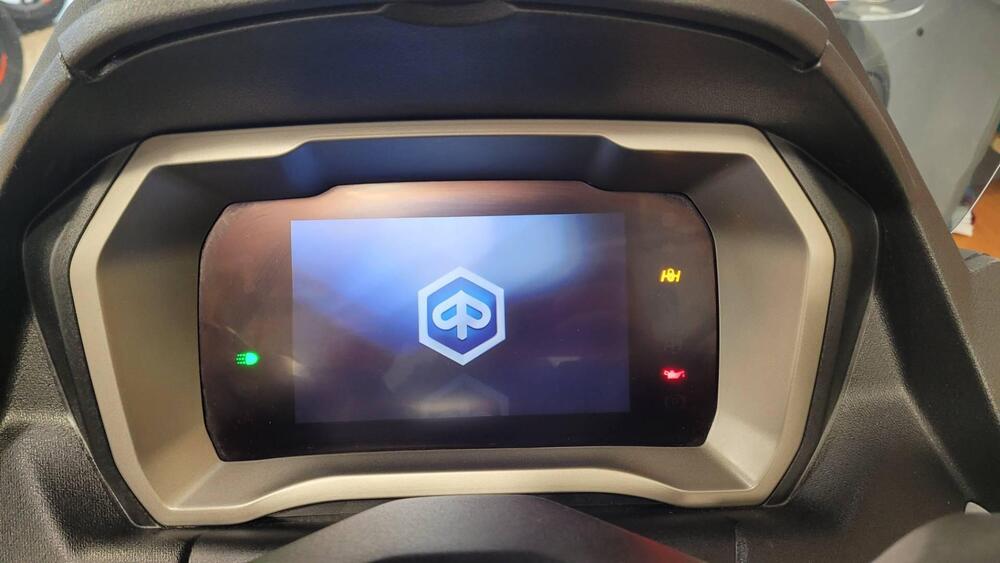 Piaggio MP3 530 Hpe Exclusive (2025 - 26) (8)