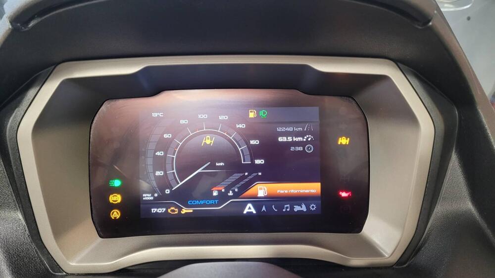 Piaggio MP3 530 Hpe Exclusive (2025 - 26) (9)