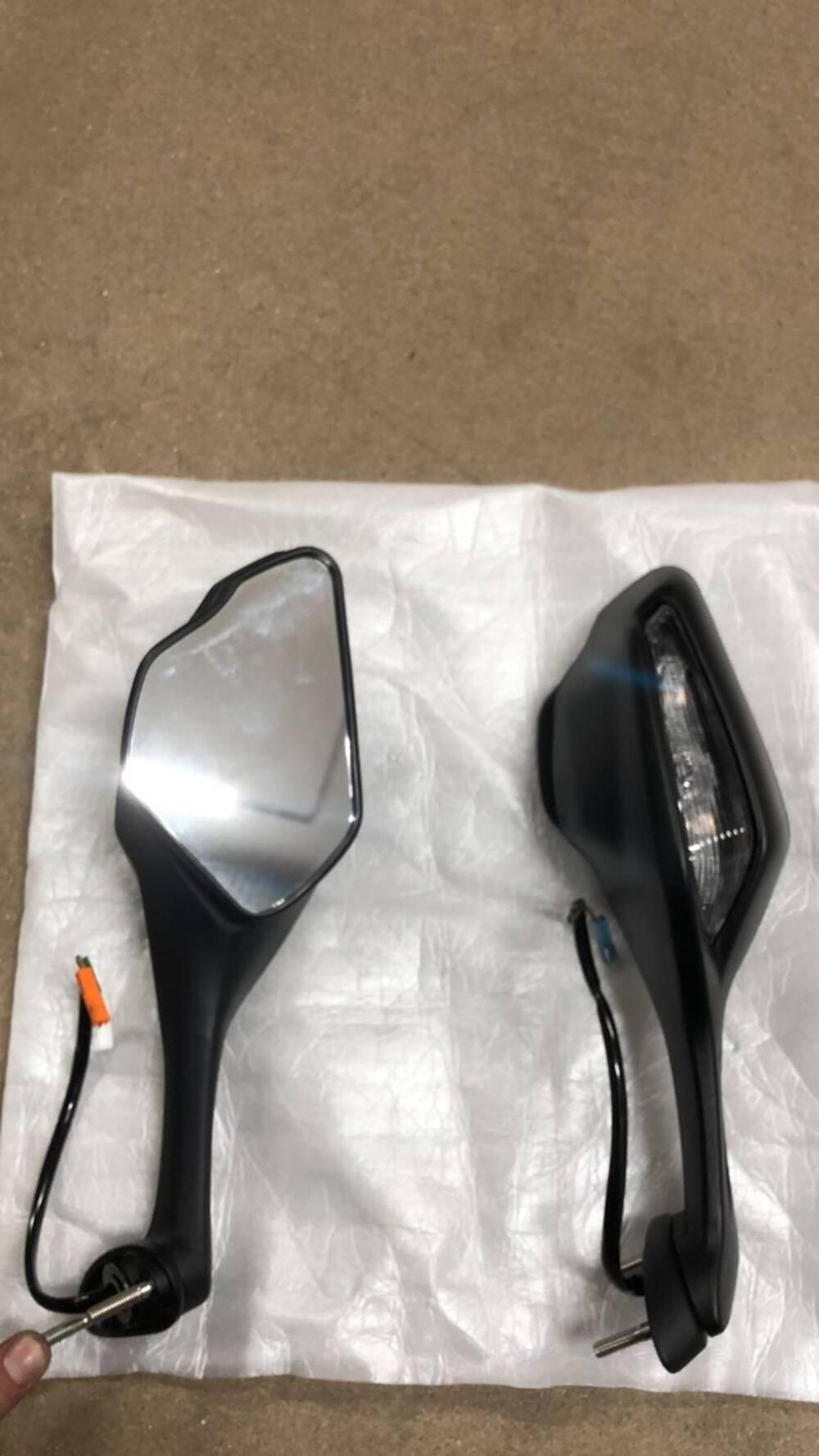 SPECCHIO DESTRO COMPLETO PER HONDA CBR 1000 RR-R 8