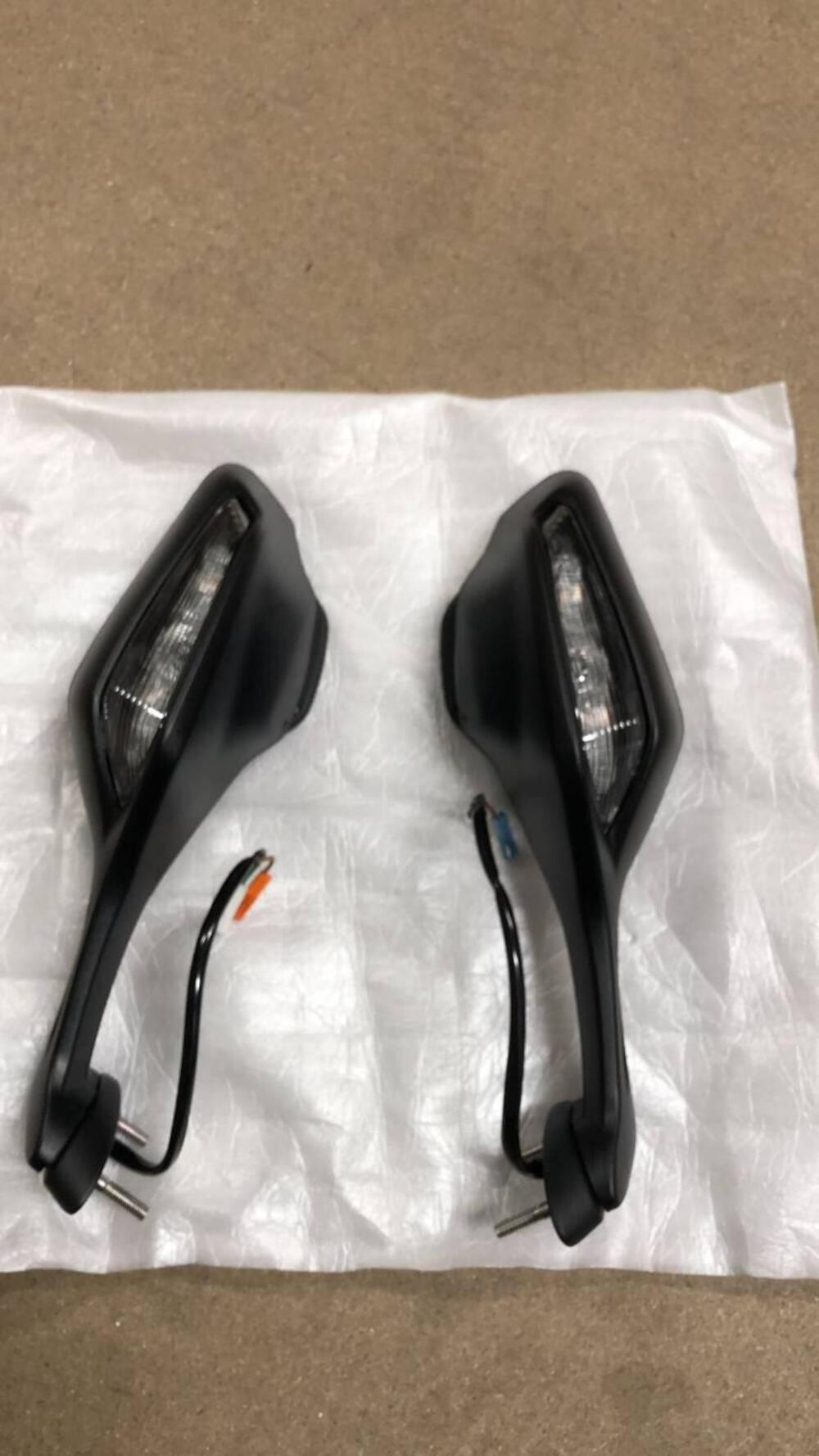 SPECCHIO DESTRO COMPLETO PER HONDA CBR 1000 RR-R 8 (2)