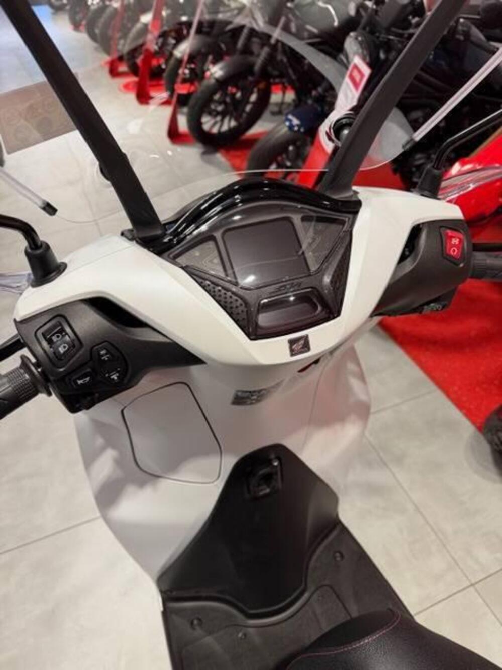 Honda SH 350i Sport (2025 - 26) (11)