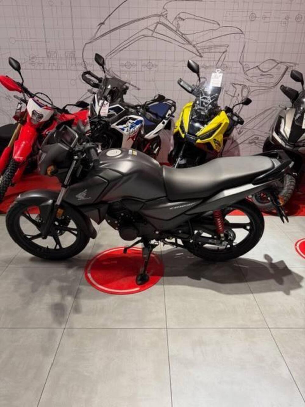 Honda CB 125 F (2026) (3)