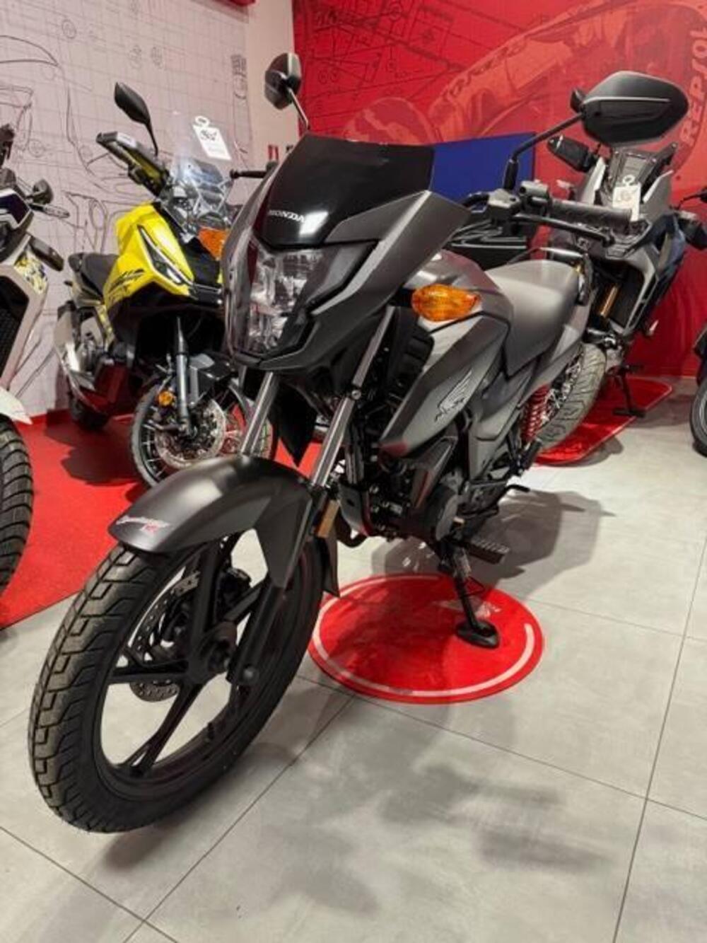 Honda CB 125 F (2026) (6)