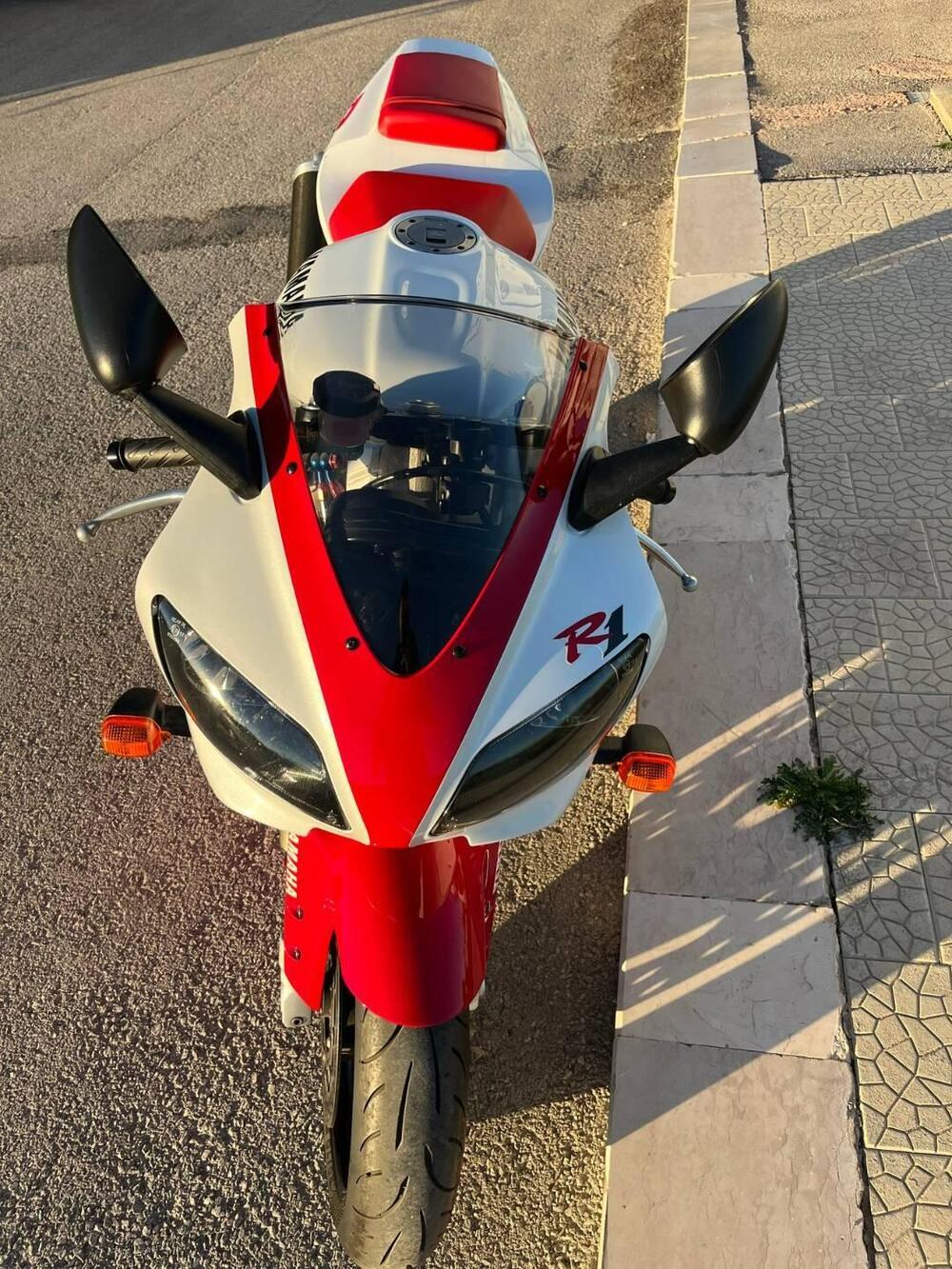 Yamaha YZF R1 (1998 - 99) (7)